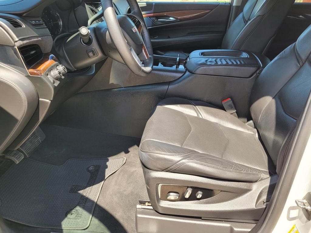 2018 Cadillac Escalade ESV Luxury