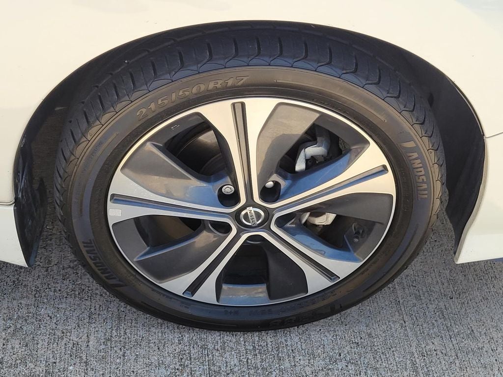 2022 Nissan LEAF SL PLUS