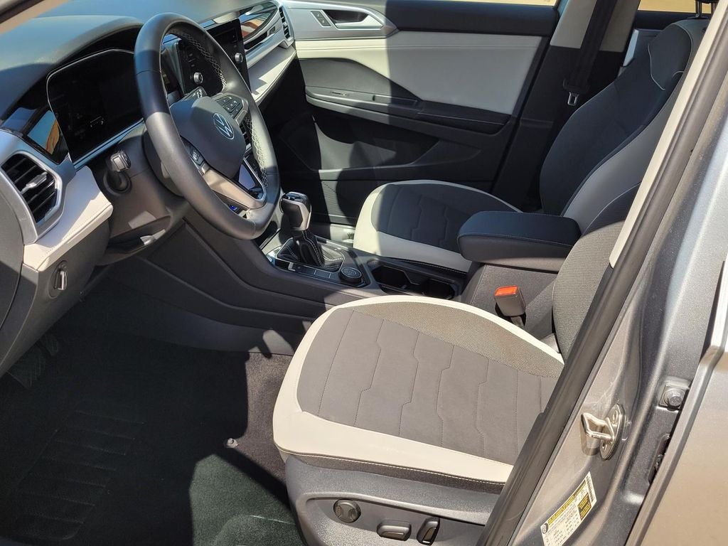 2025 Volkswagen Taos SE