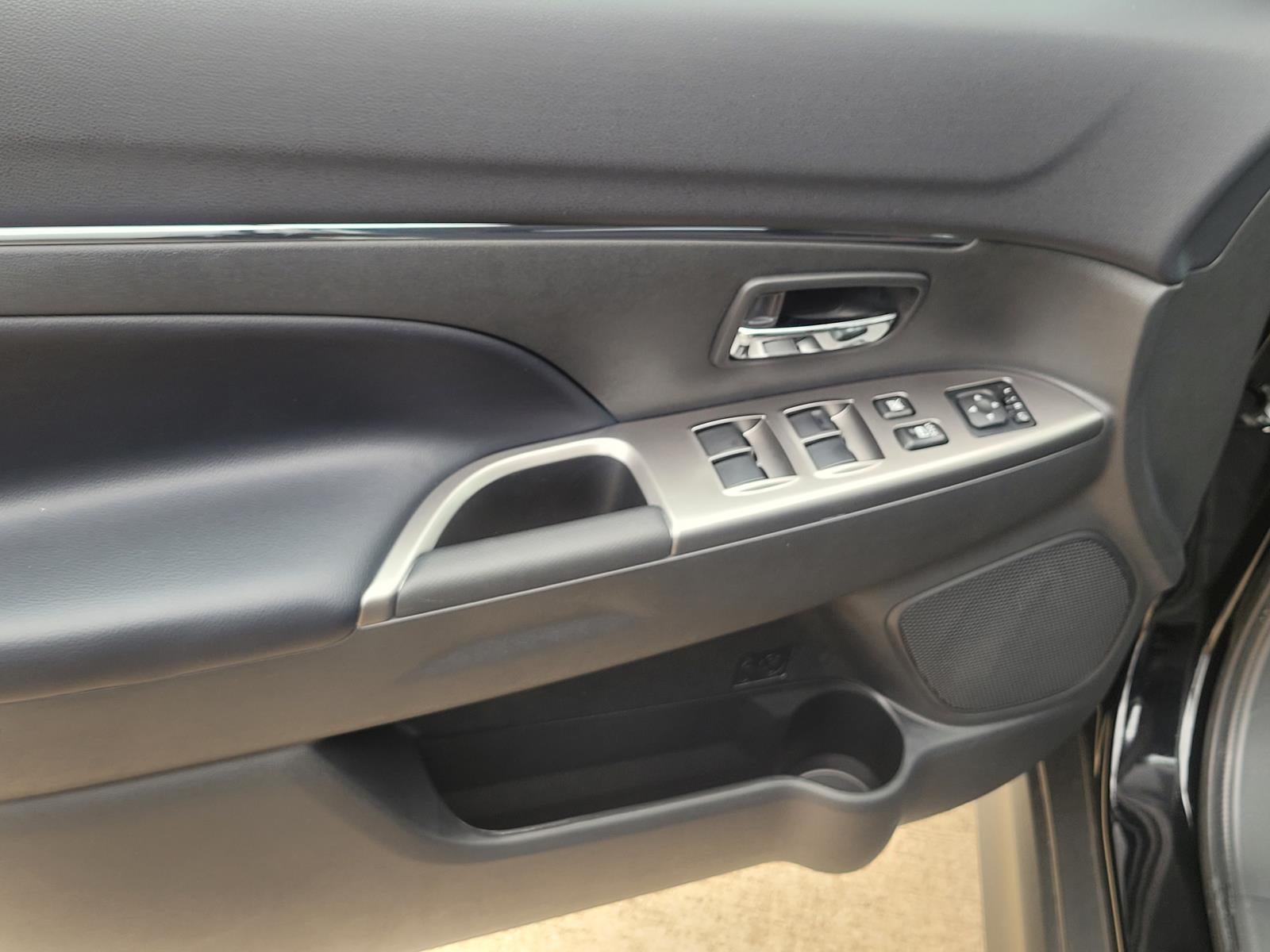 2027 Mitsubishi Outlander Sport SE