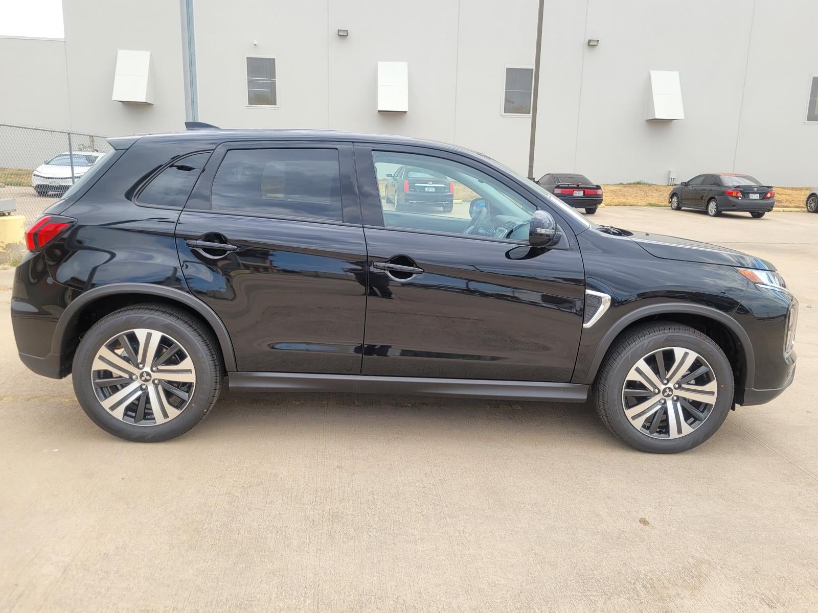 2027 Mitsubishi Outlander Sport SE