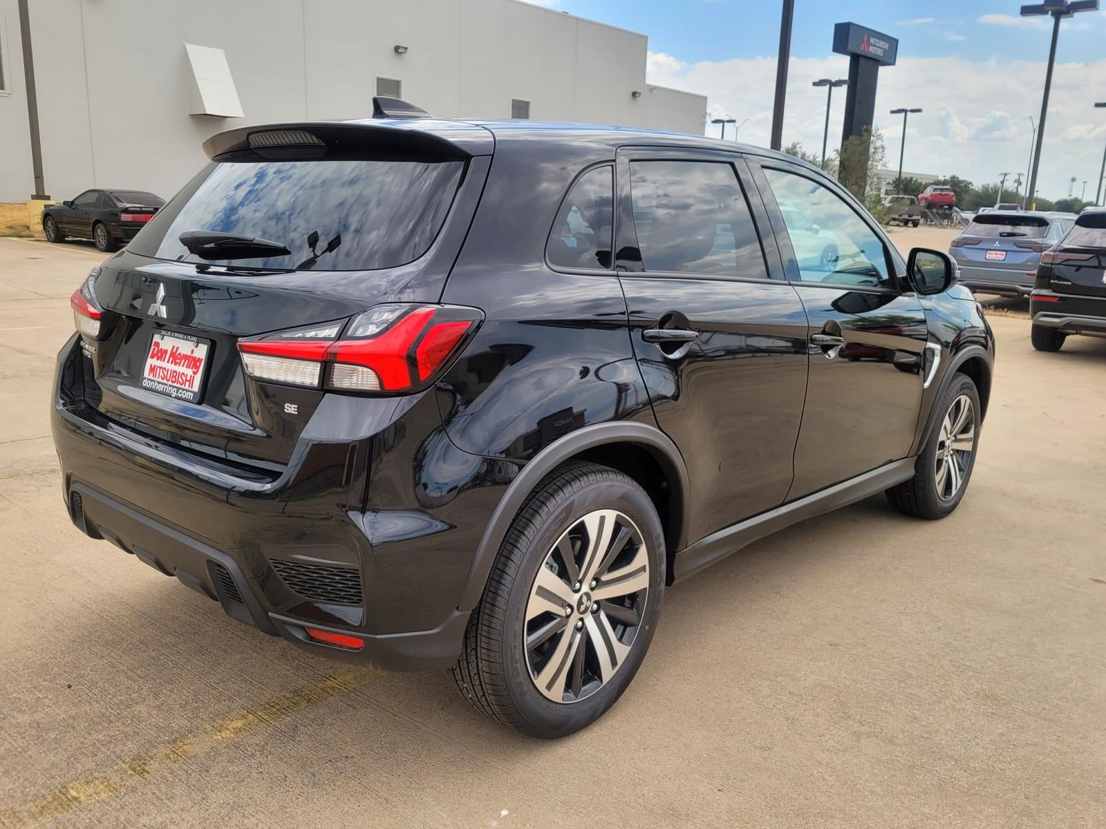 2027 Mitsubishi Outlander Sport SE