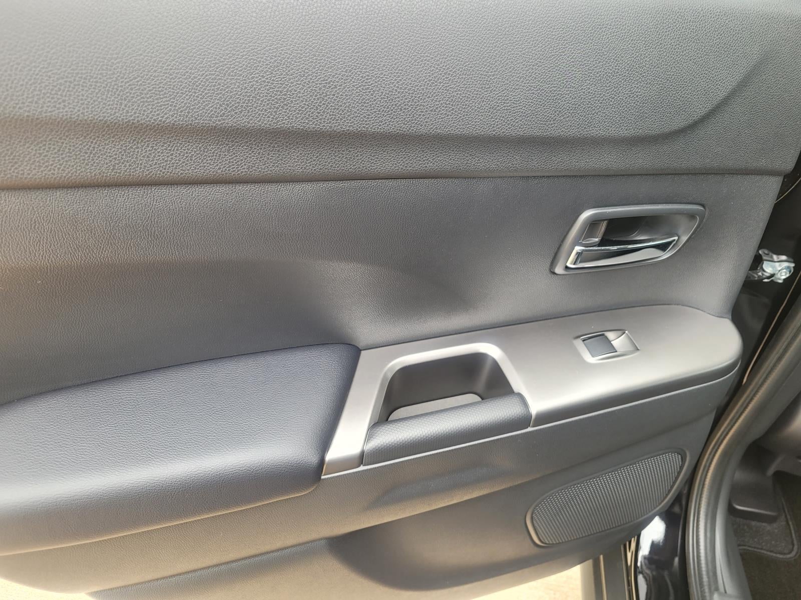 2027 Mitsubishi Outlander Sport SE