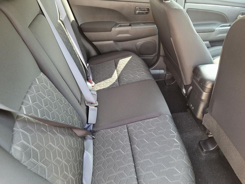 2027 Mitsubishi Outlander Sport LE