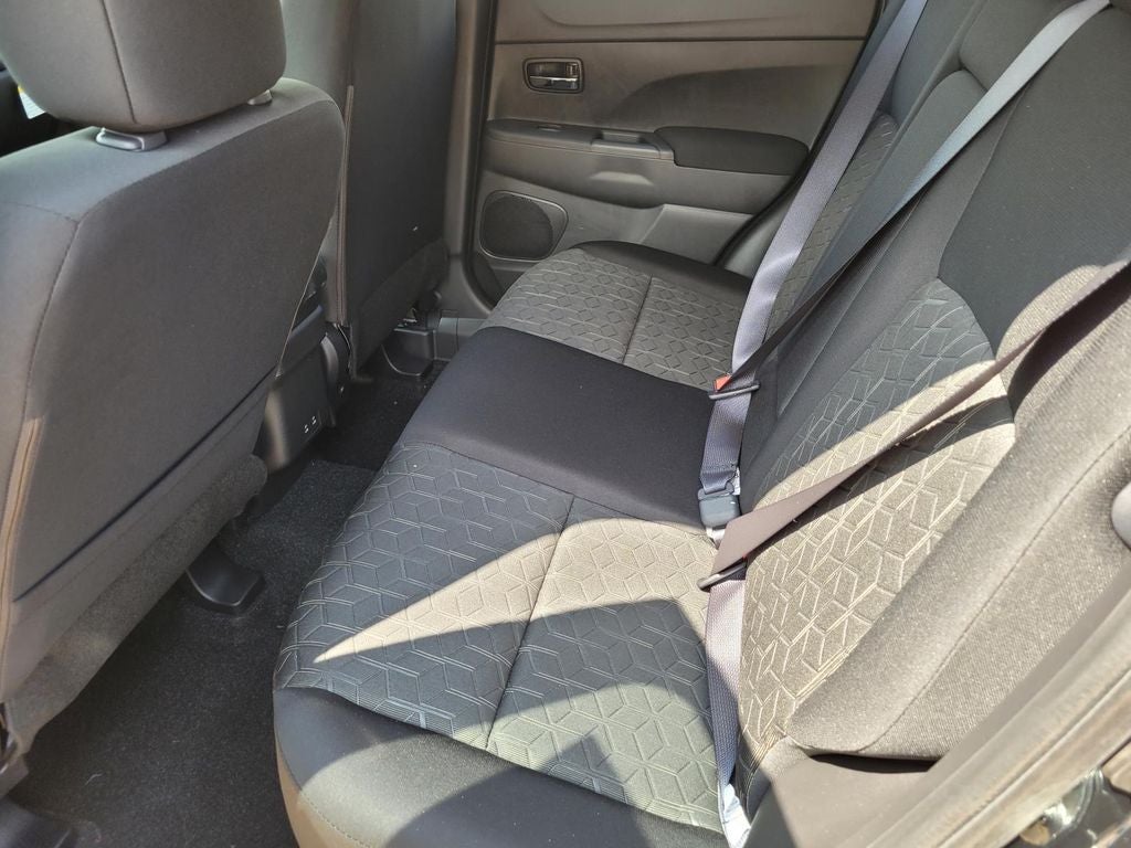 2027 Mitsubishi Outlander Sport LE
