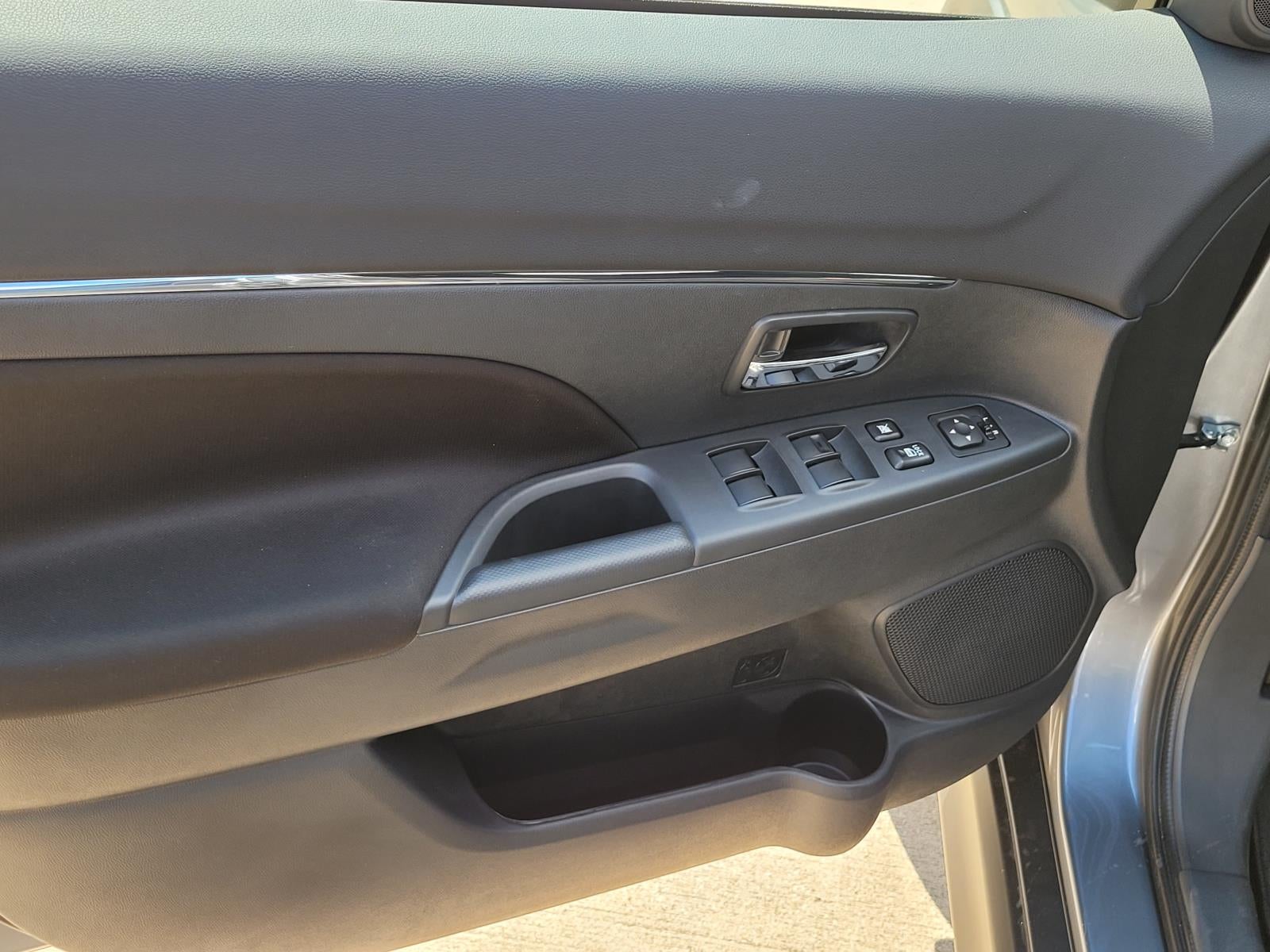 2027 Mitsubishi Outlander Sport LE