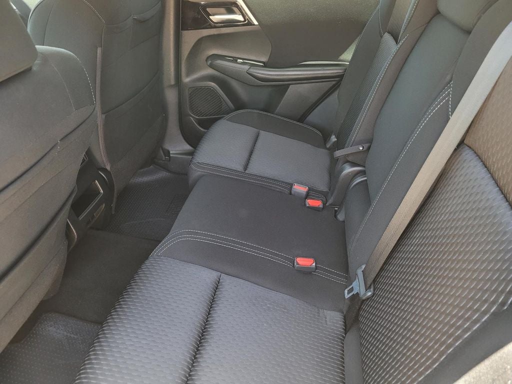 2022 Mitsubishi Outlander ES