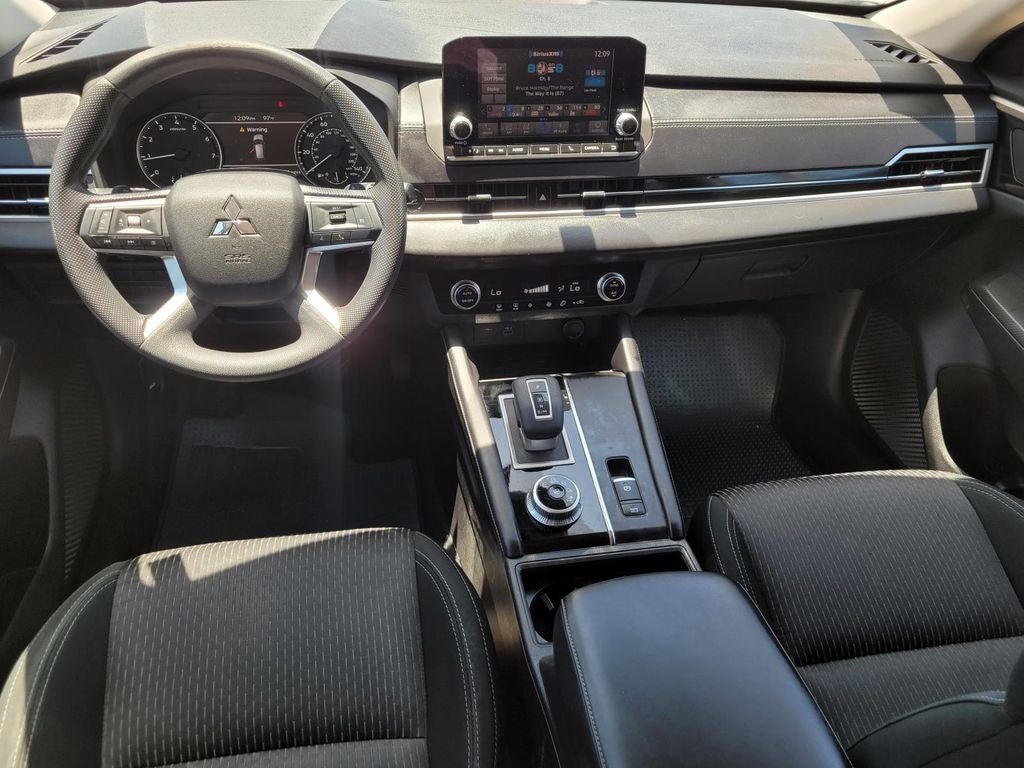 2022 Mitsubishi Outlander ES