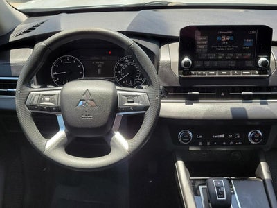 2022 Mitsubishi Outlander ES