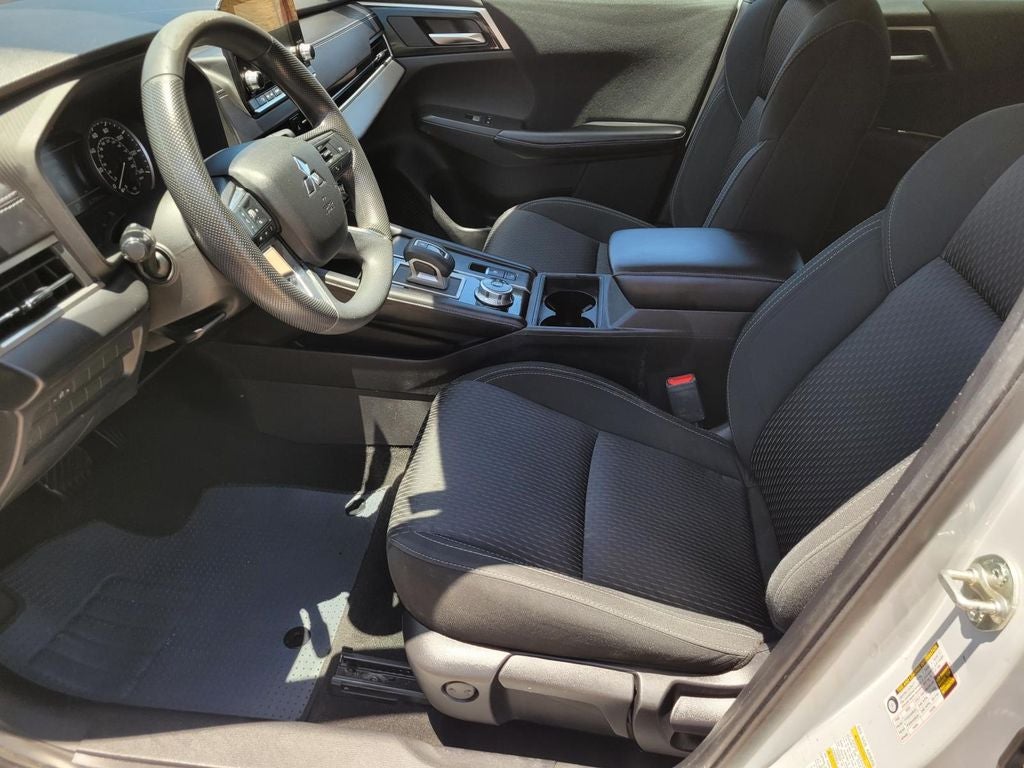 2022 Mitsubishi Outlander ES