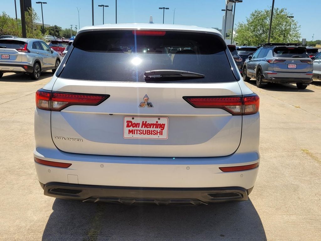 2022 Mitsubishi Outlander ES