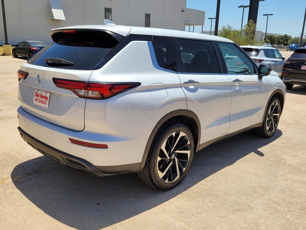 2022 Mitsubishi Outlander ES