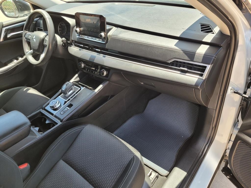 2022 Mitsubishi Outlander ES