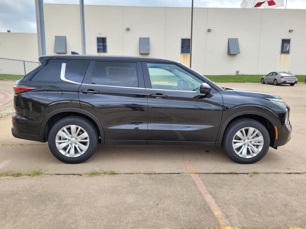 2026 Mitsubishi Outlander ES