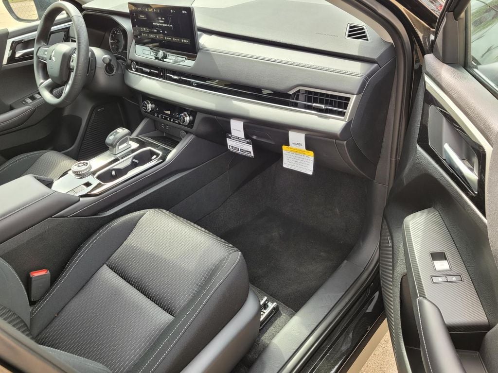 2026 Mitsubishi Outlander ES