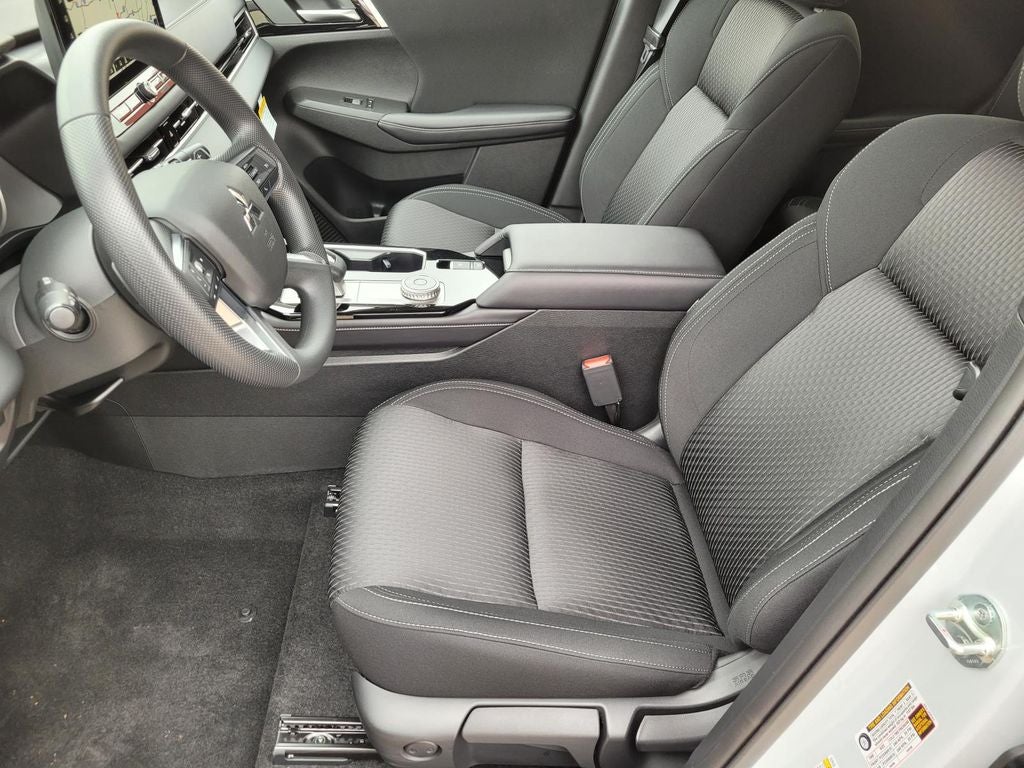 2026 Mitsubishi Outlander ES