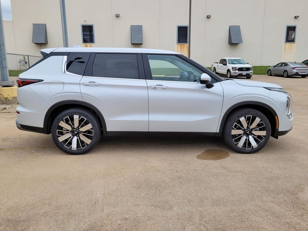 2026 Mitsubishi Outlander SE