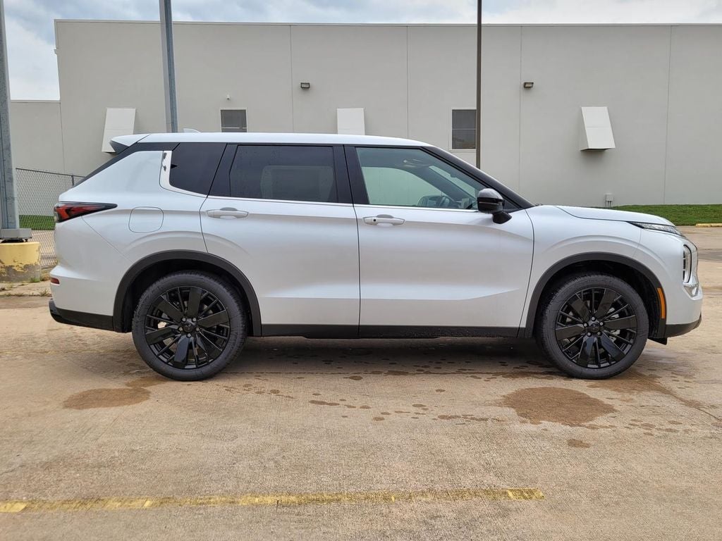 2026 Mitsubishi Outlander LE
