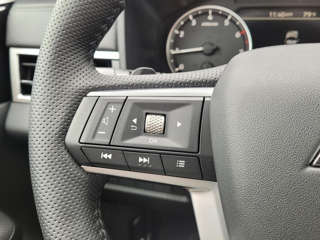 2026 Mitsubishi Outlander LE