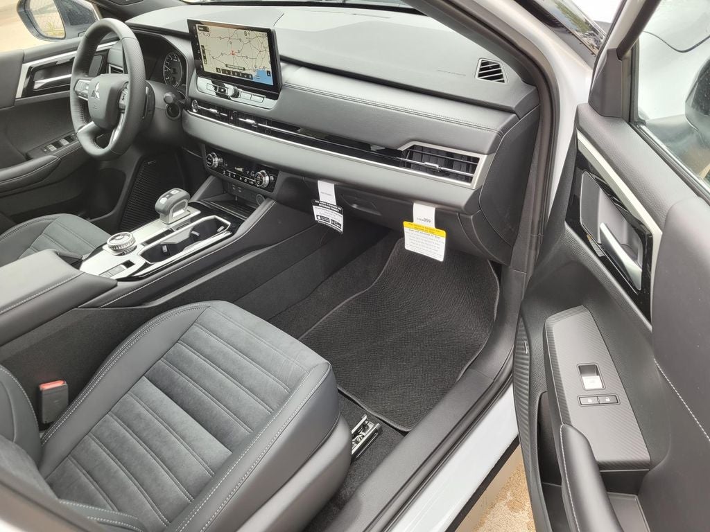 2026 Mitsubishi Outlander LE