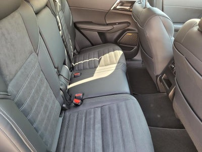2026 Mitsubishi Outlander SE