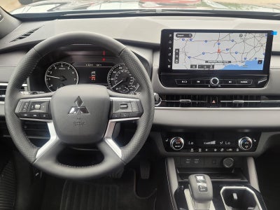 2026 Mitsubishi Outlander LE