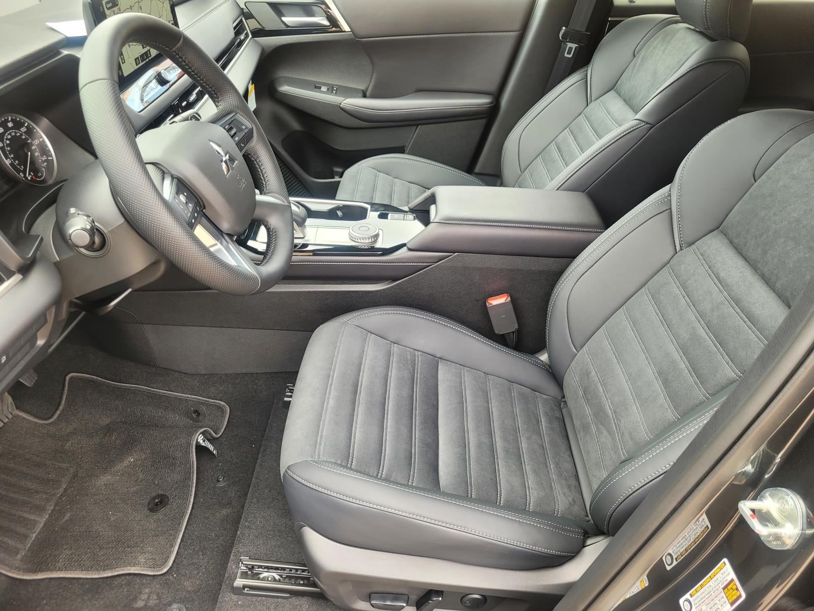 2026 Mitsubishi Outlander LE
