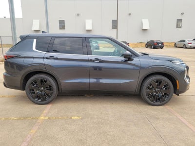 2026 Mitsubishi Outlander LE
