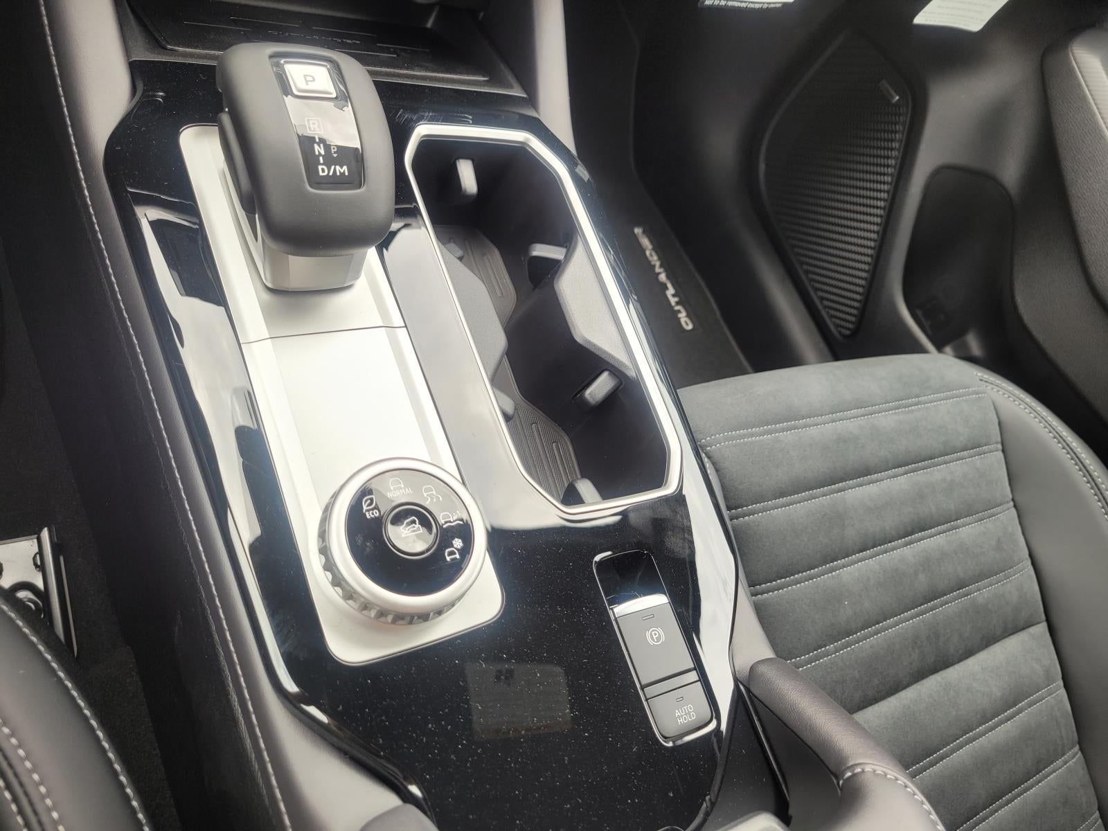 2026 Mitsubishi Outlander LE