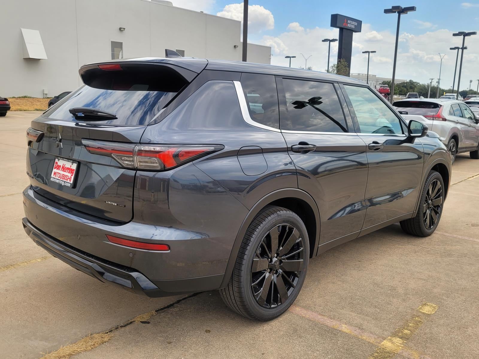 2026 Mitsubishi Outlander LE