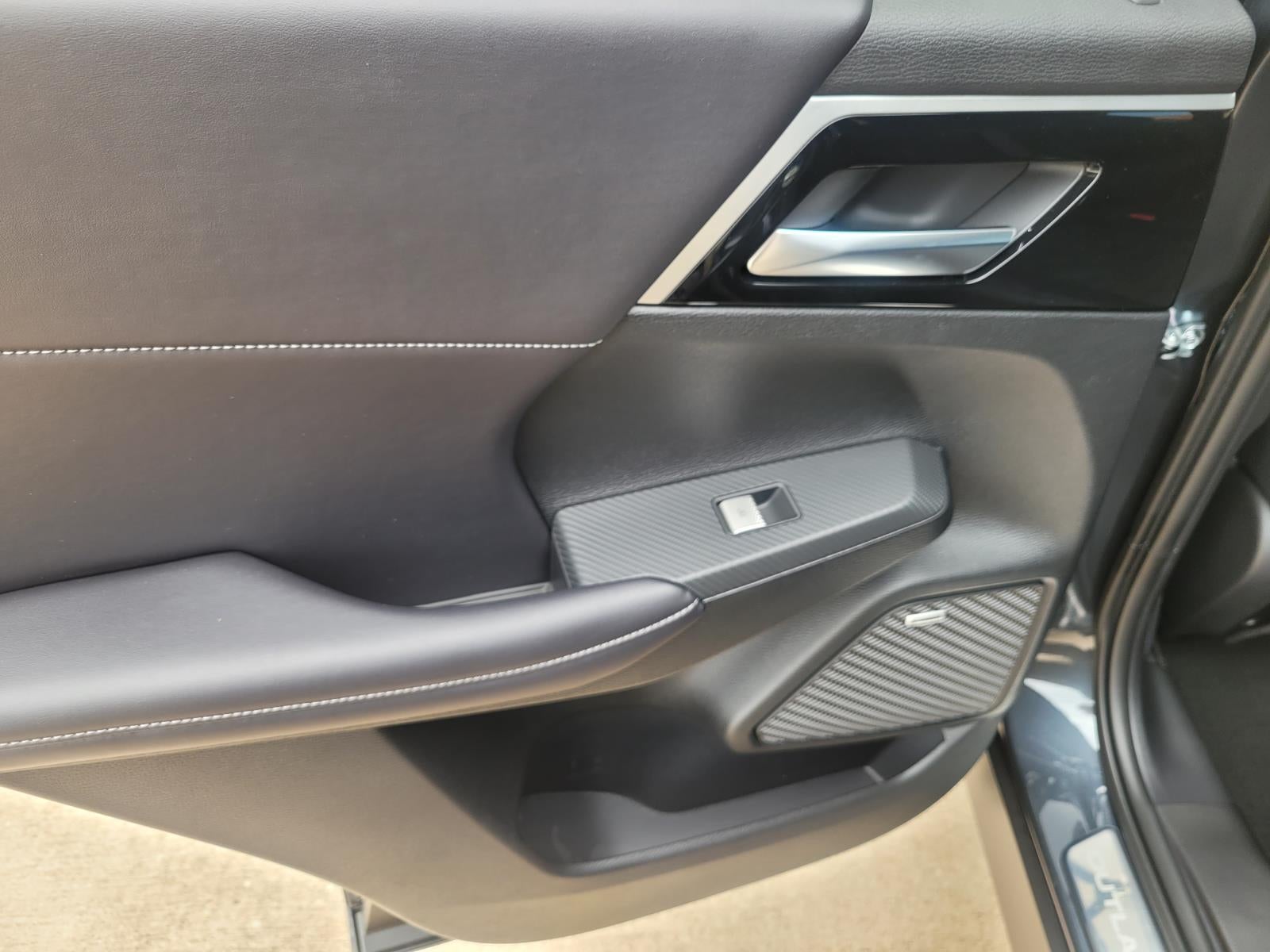 2026 Mitsubishi Outlander LE