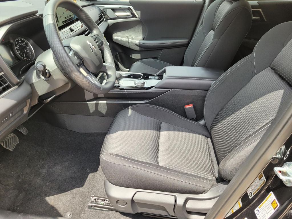 2026 Mitsubishi Outlander ES