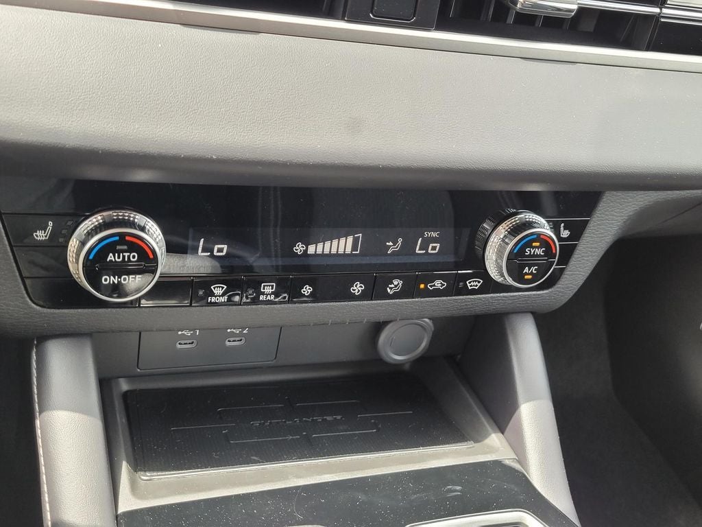 2026 Mitsubishi Outlander ES