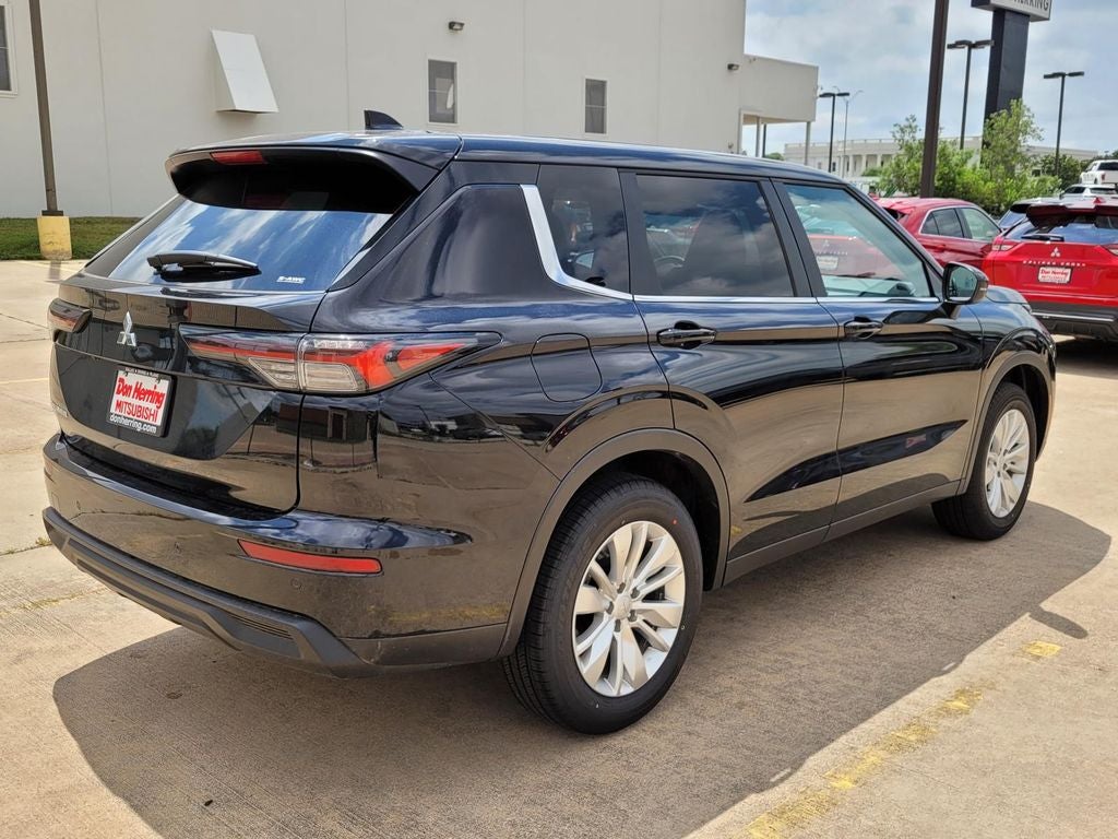 2026 Mitsubishi Outlander ES