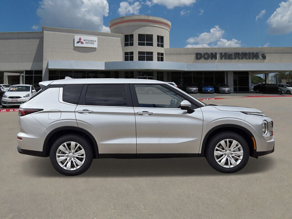 2026 Mitsubishi Outlander ES