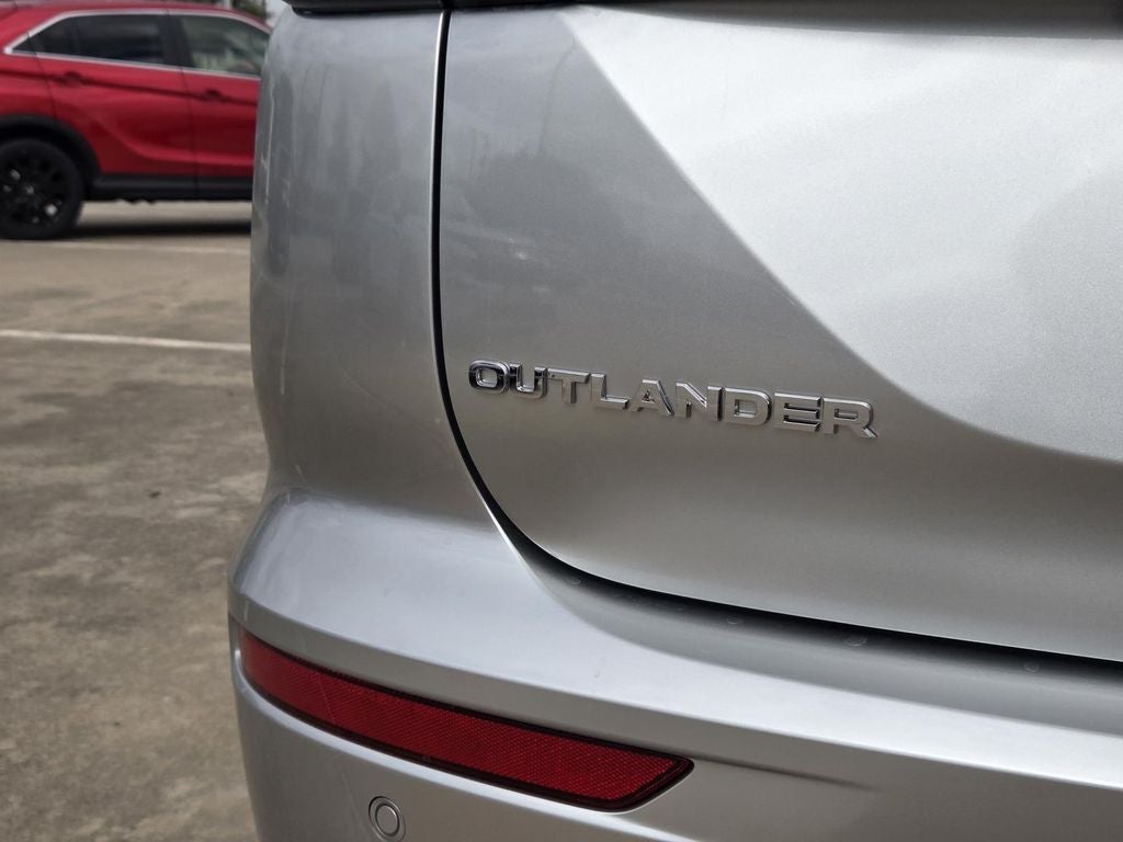 2026 Mitsubishi Outlander ES