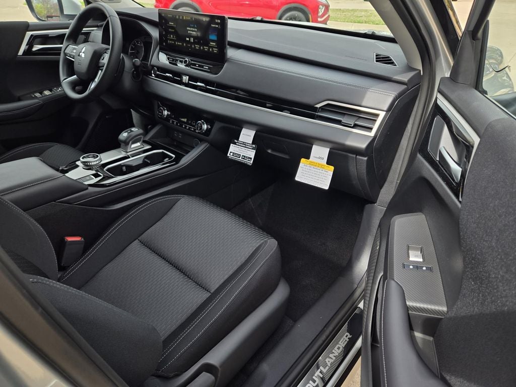 2026 Mitsubishi Outlander ES