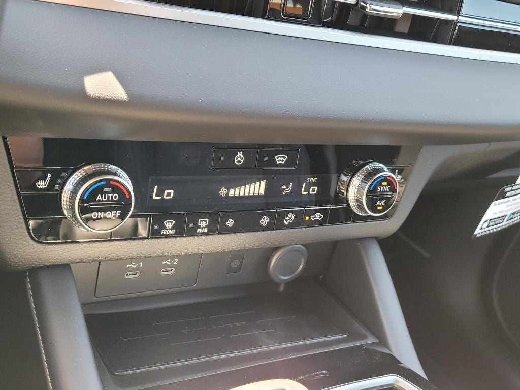 2026 Mitsubishi Outlander LE