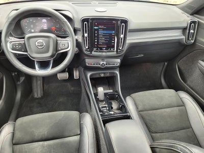 2022 Volvo XC40 R-Design