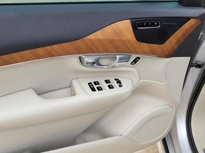 2022 Volvo XC90 Momentum