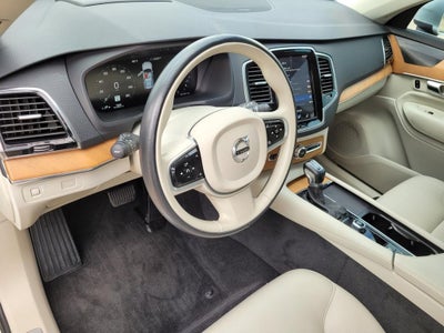 2022 Volvo XC90 Momentum