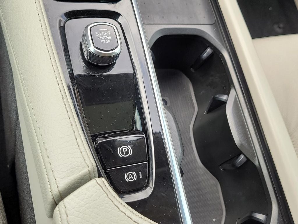 2022 Volvo XC90 Momentum