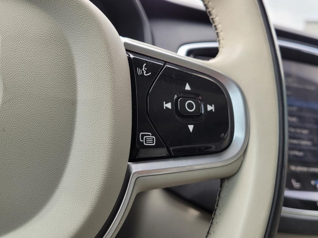 2022 Volvo XC90 Momentum