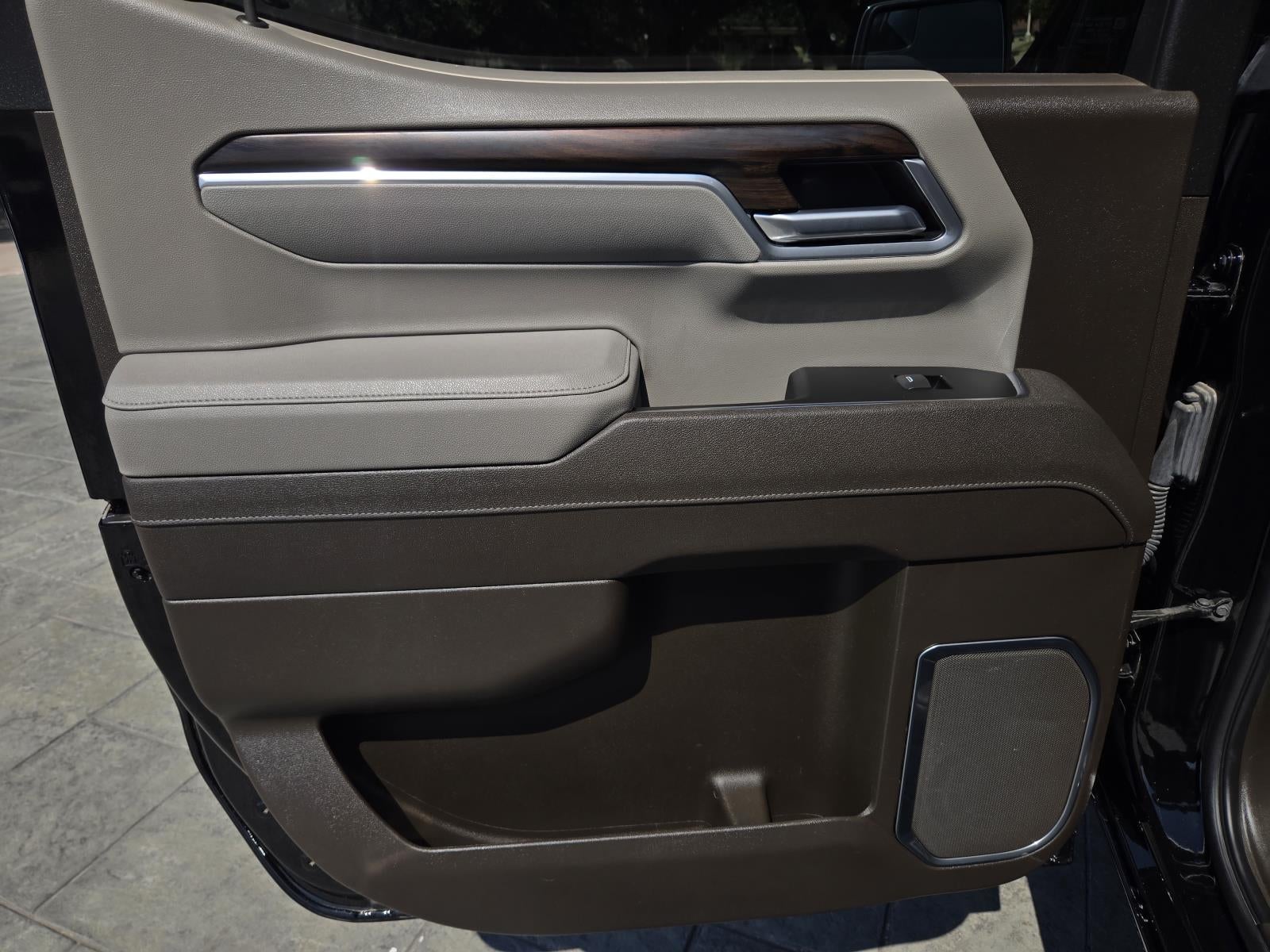 2025 GMC Sierra SLT