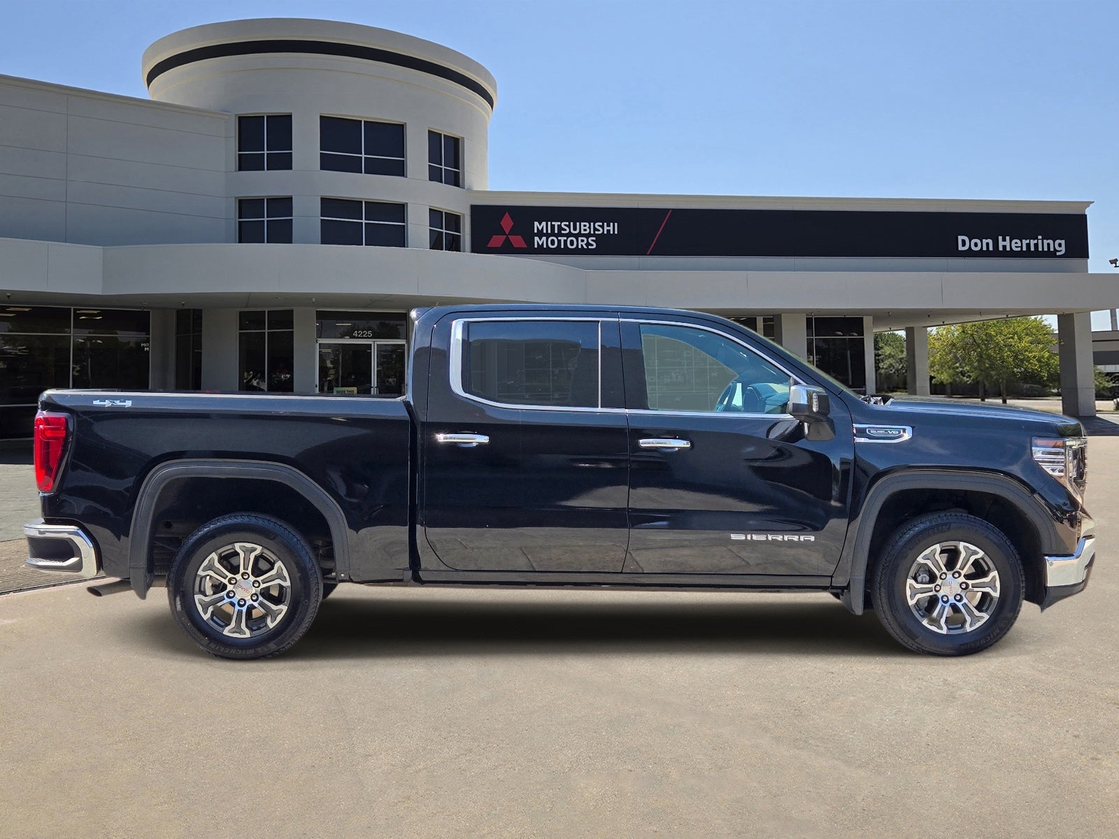 2025 GMC Sierra SLT