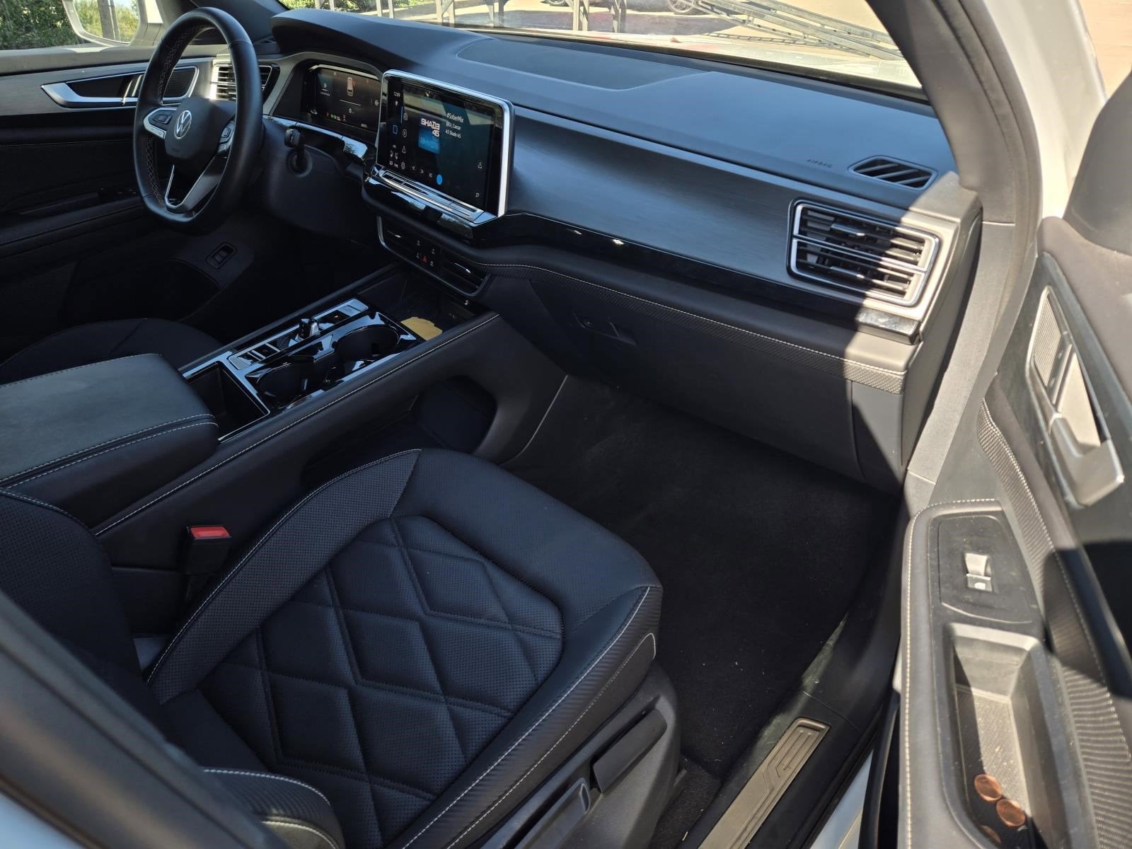 2025 Volkswagen Atlas Cross Sport 2.0T SE w/Technology