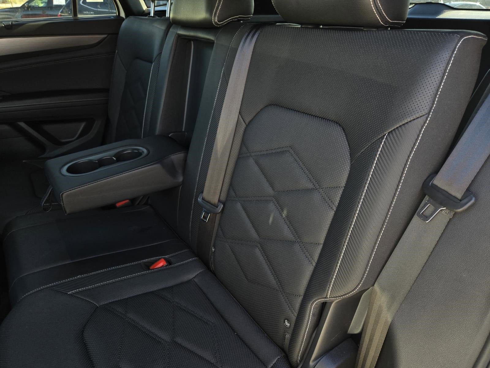 2025 Volkswagen Atlas Cross Sport 2.0T SE w/Technology