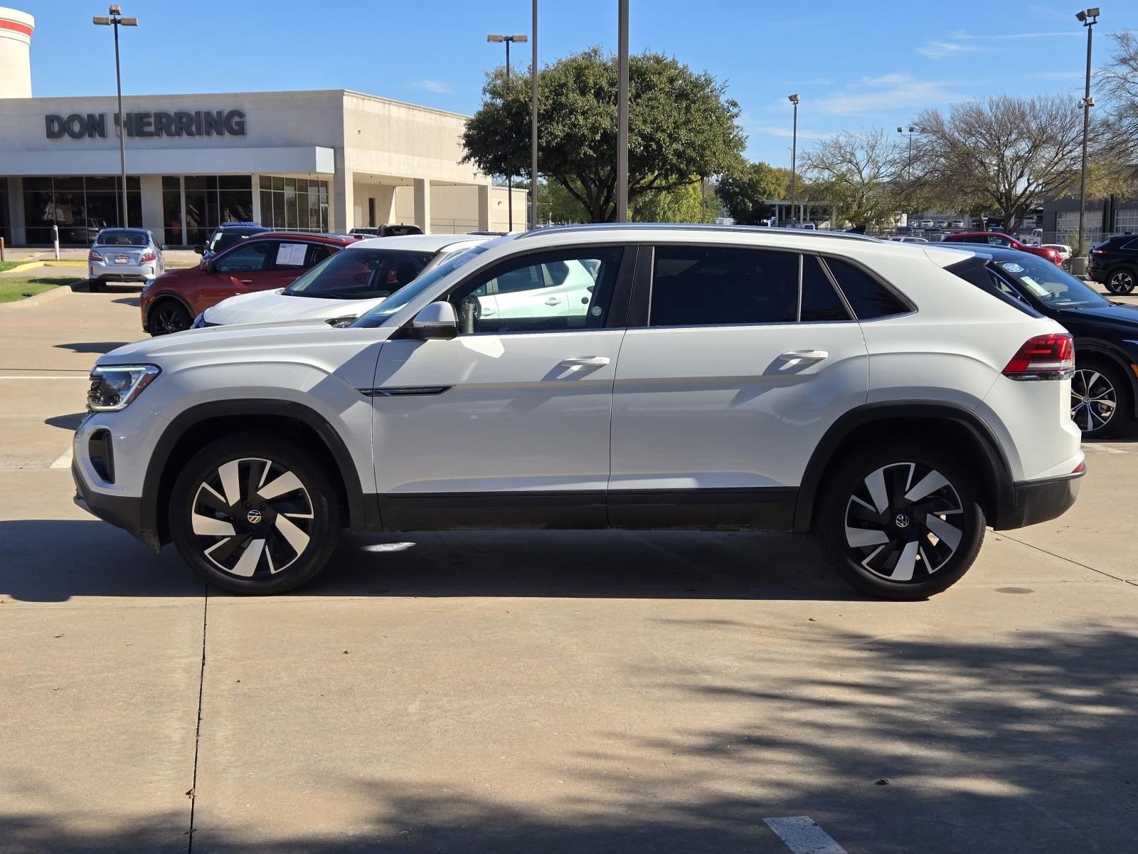2025 Volkswagen Atlas Cross Sport 2.0T SE w/Technology