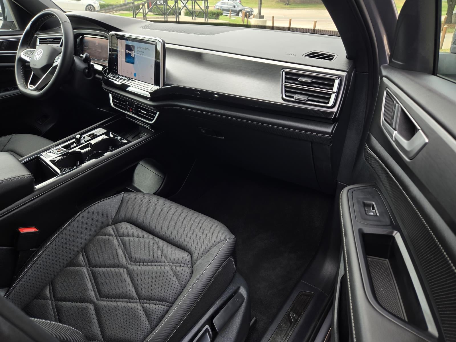 2025 Volkswagen Atlas Cross Sport 2.0T SE w/Technology