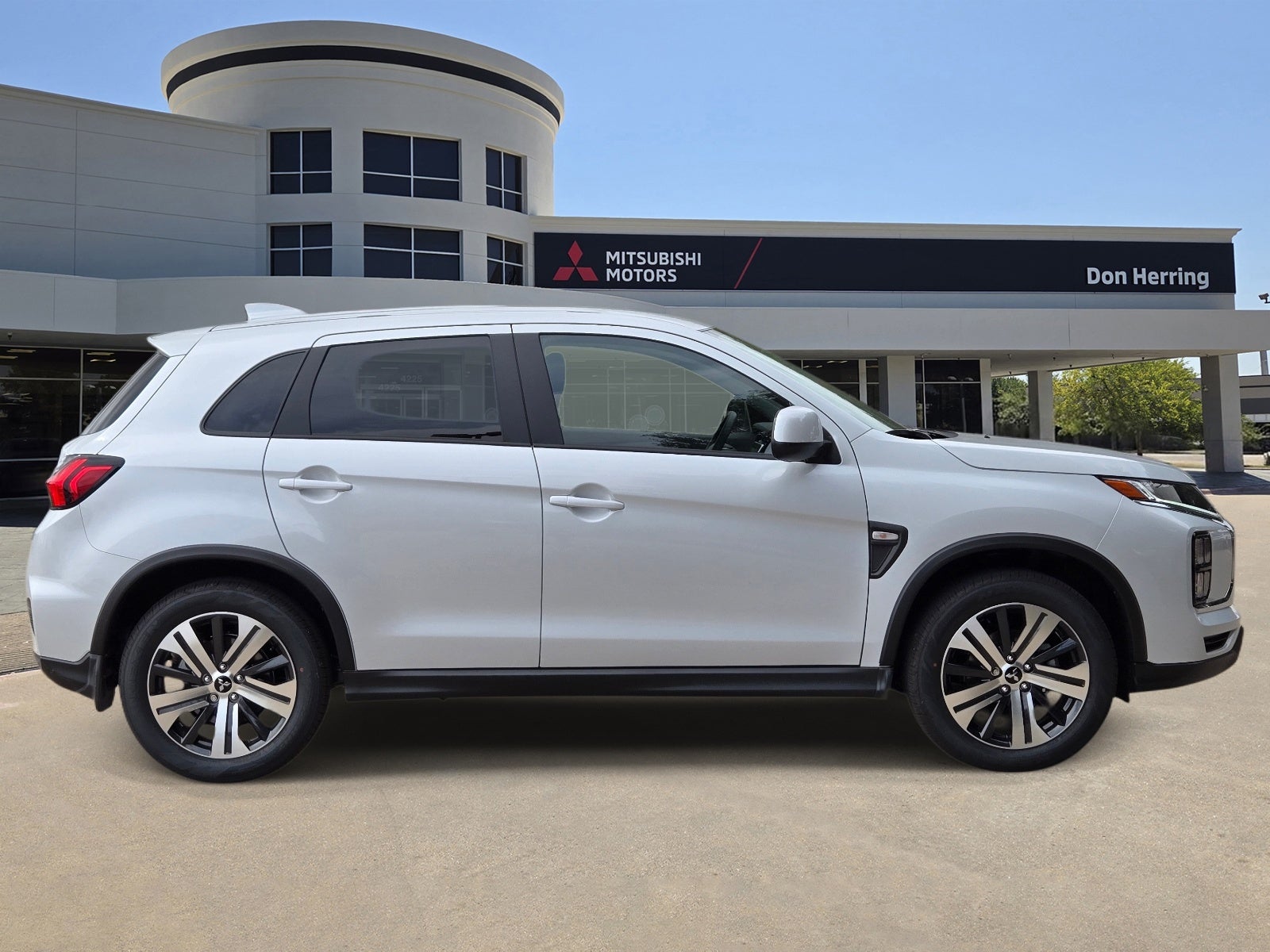 2027 Mitsubishi Outlander Sport ES